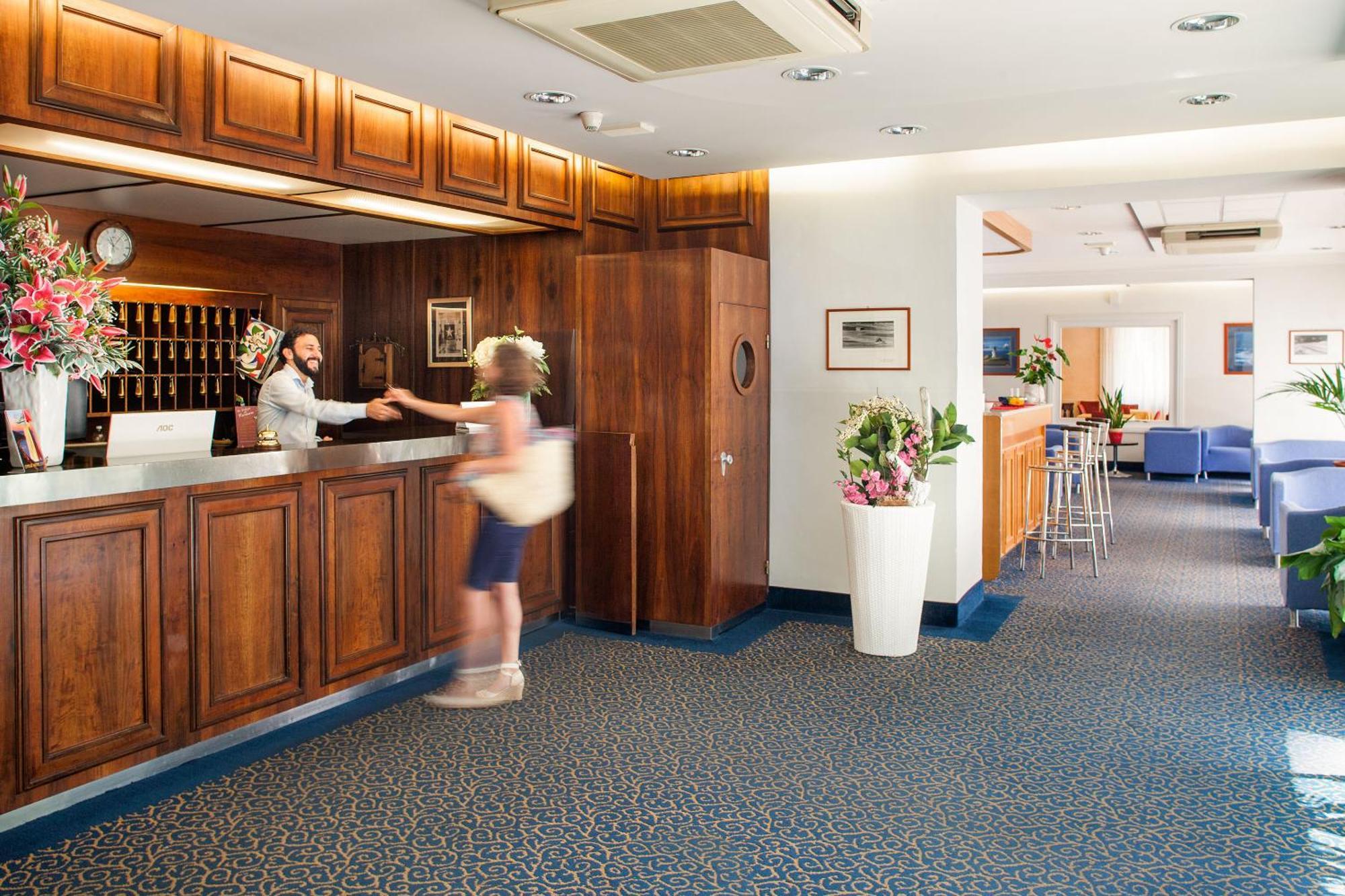 Hotel Curtis Centrale Alassio Luaran gambar