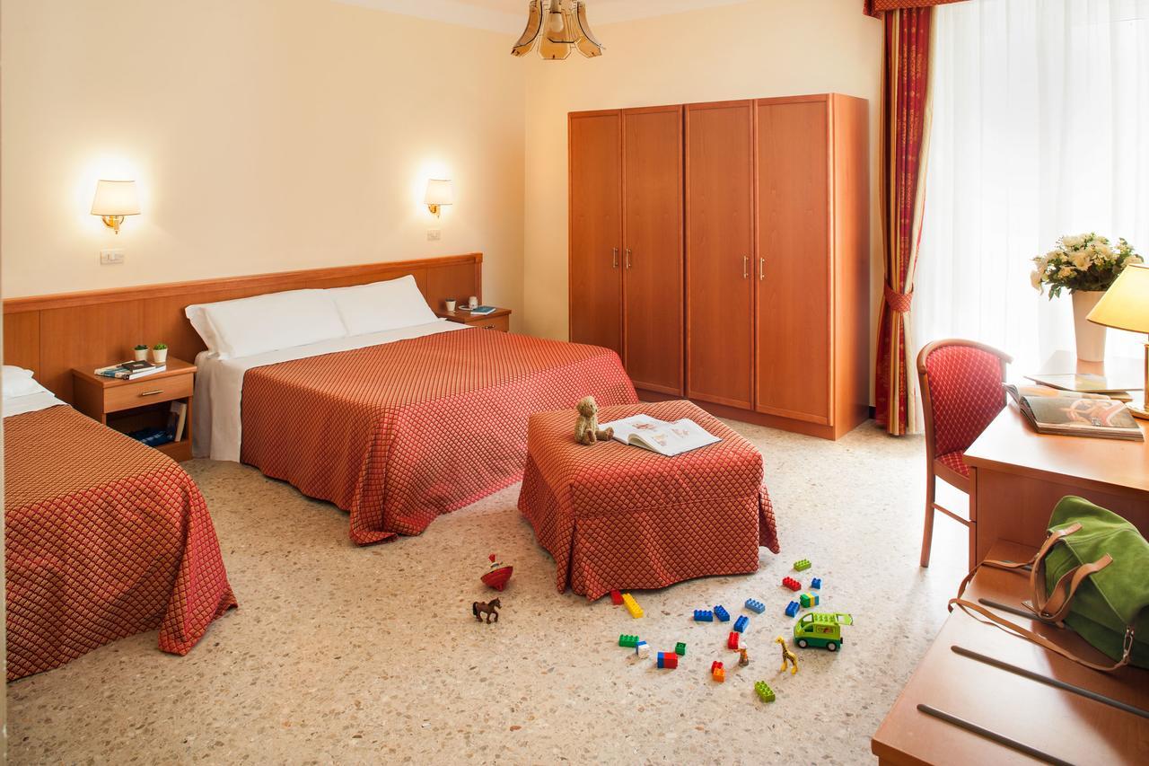 Hotel Curtis Centrale Alassio Luaran gambar